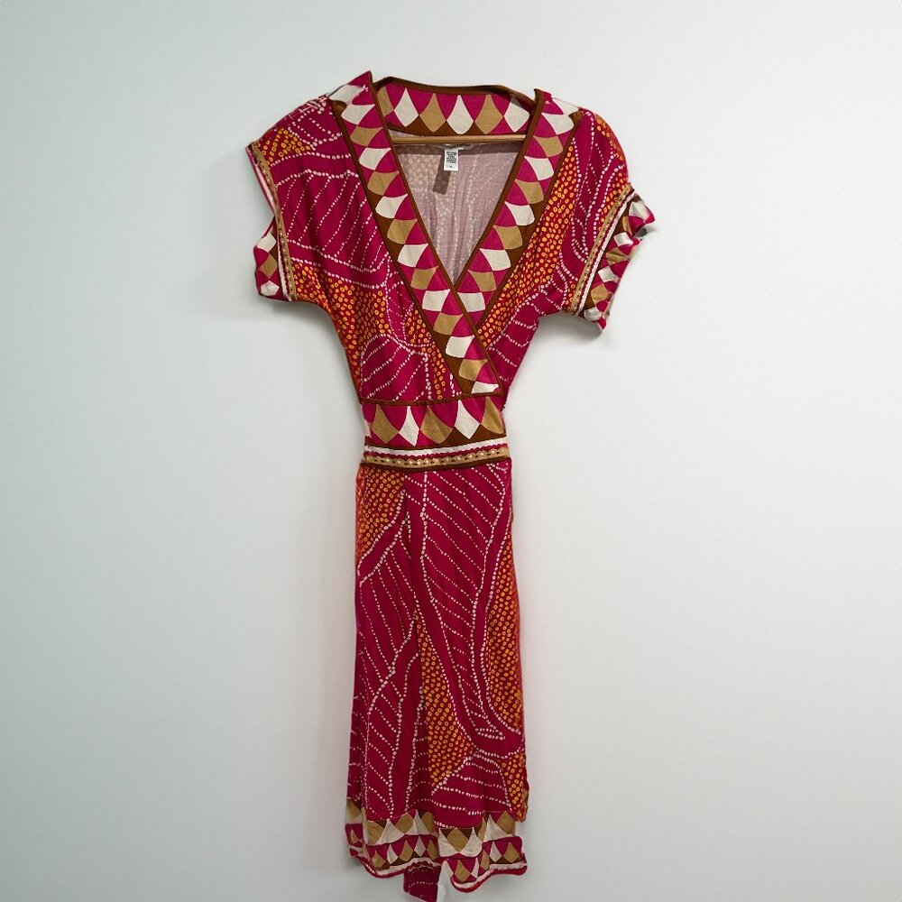 DIANE VON FUSTENBERG Wrap Dress, 100% Silk, Size 4